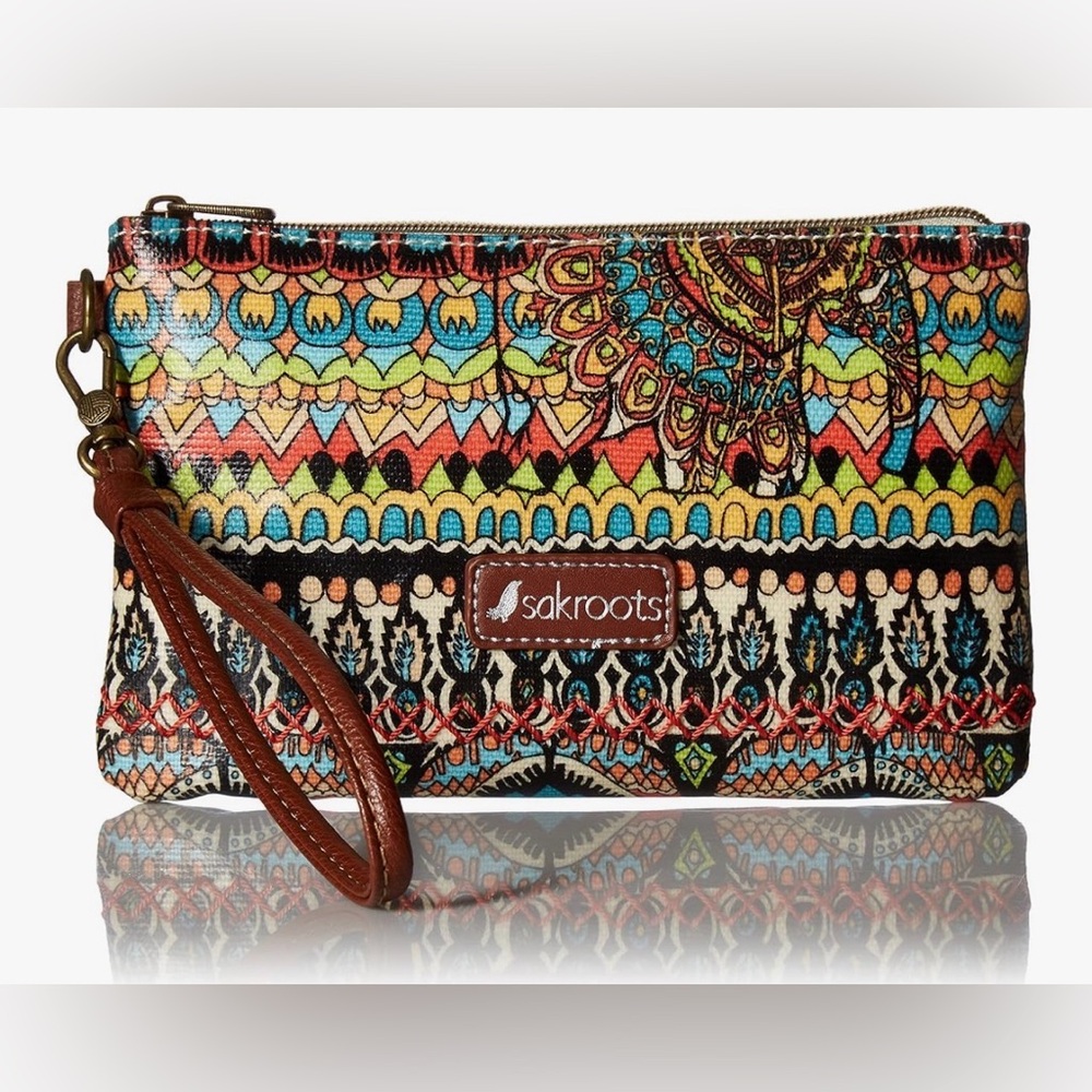 NWOT Sakroots Artist Circle CHARGING Wristlet in Natural One World